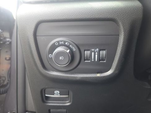 Used 2025 Jeep Grand Cherokee L Limited AWD/4WD image 33