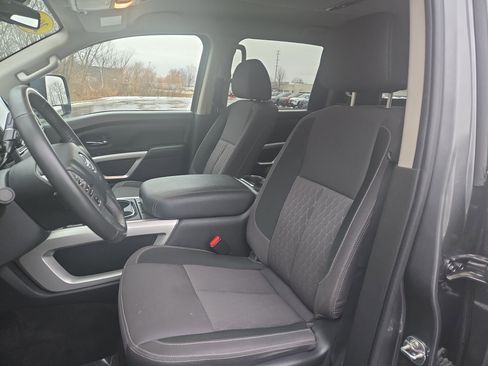 Used 2024 Nissan Titan SV w/ SV Convenience Package image 12