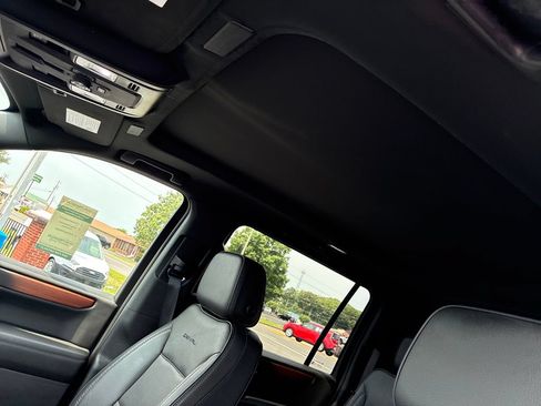 Used 2025 GMC Yukon XL Denali w/ Sun & Power Step Package AWD/4WD image 16