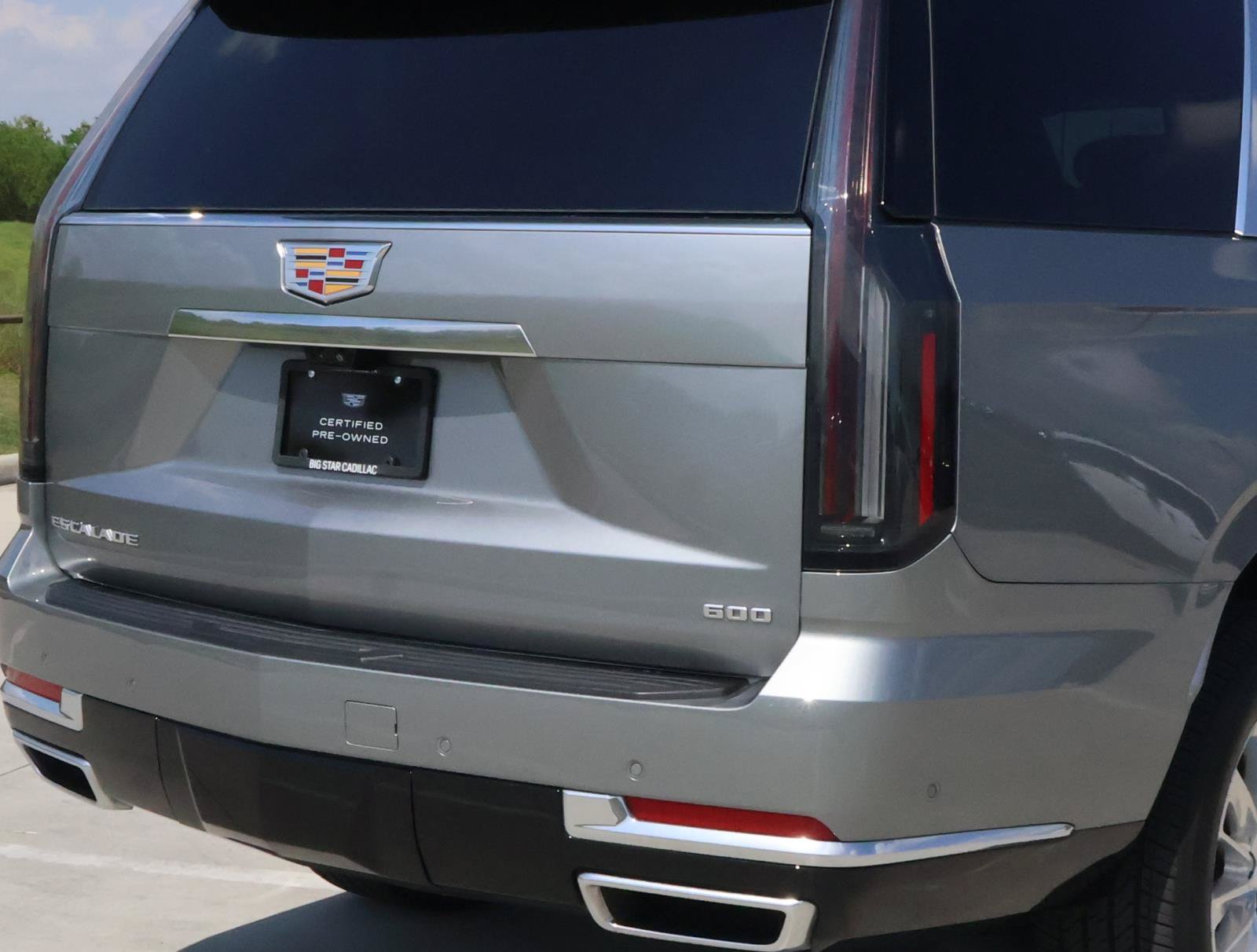 Used 2026 Cadillac Escalade Luxury AWD/4WD image 11