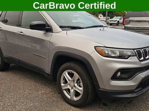 Used 2024 Jeep Compass Latitude AWD/4WD image 1