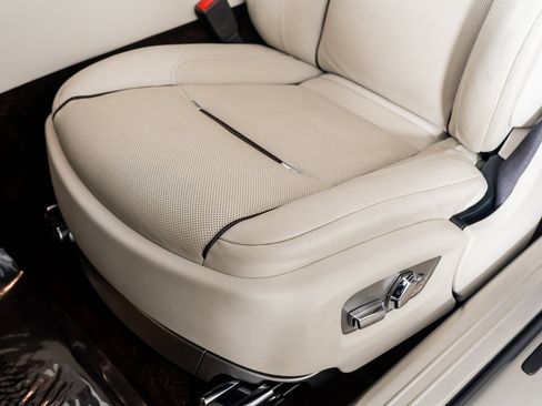 Used 2017 Rolls-Royce Dawn image 29