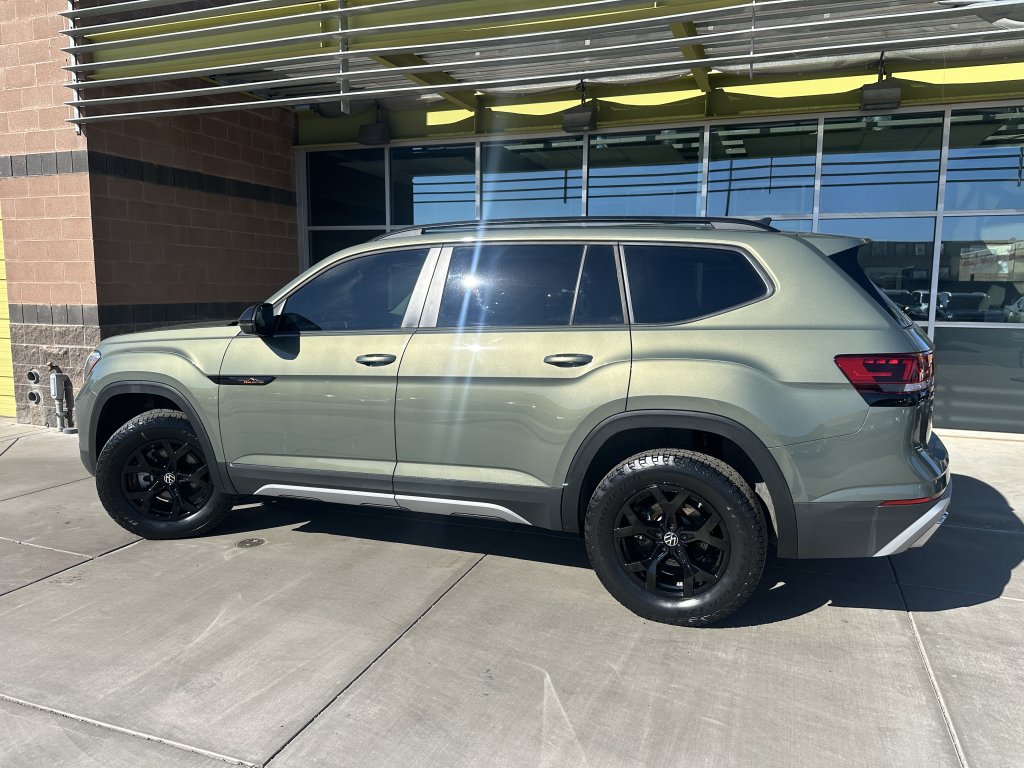 Used 2024 Volkswagen Atlas Peak Edition SE AWD/4WD image 4