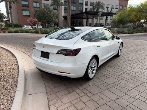 Used 2022 Tesla Model 3 Standard Range image 3