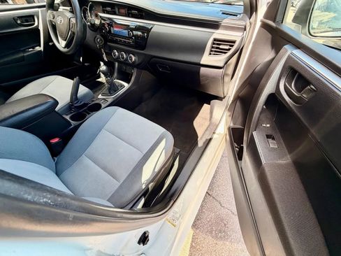 Used 2015 Toyota Corolla L image 8