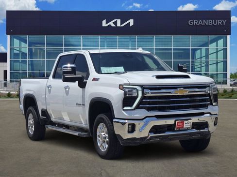 Used 2024 Chevrolet Silverado 2500 LTZ w/ LTZ Convenience Package AWD/4WD image 3