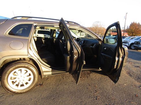 Used 2022 Jeep Cherokee Latitude Lux image 25