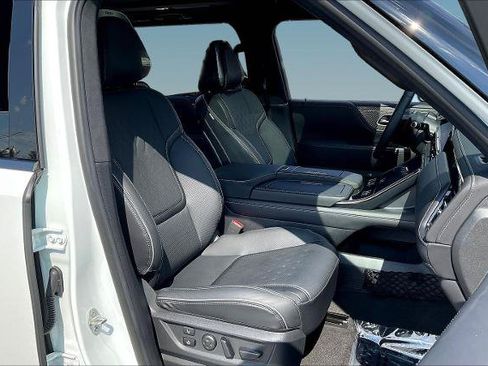 Certified 2026 INFINITI QX80 Autograph w/ Premium Cargo Package AWD/4WD image 28