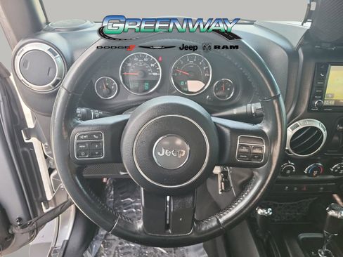 Used 2017 Jeep Wrangler Sahara w/ Connectivity Group image 27