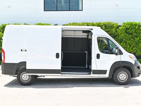 Used 2025 RAM ProMaster 3500 w/ Convenience Group FWD image 8