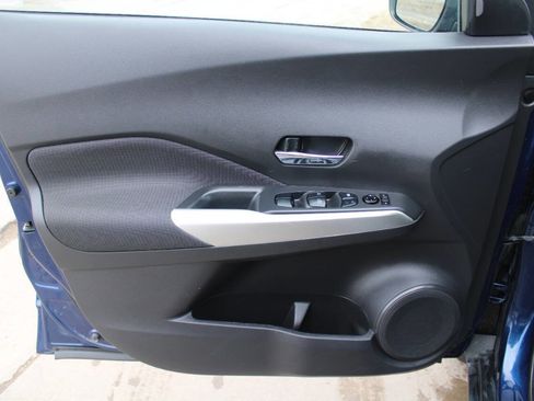 Used 2020 Nissan Kicks SV image 11