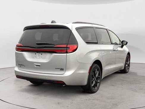 New 2026 Chrysler Pacifica Limited image 6