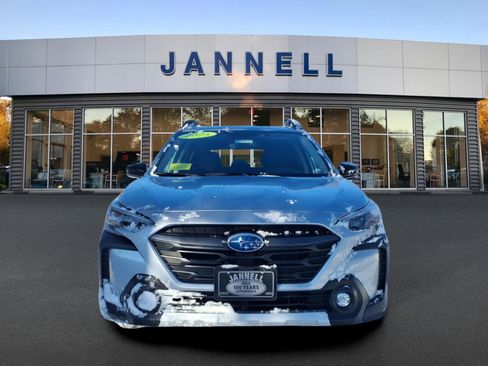 Used 2025 Subaru Outback Limited image 2