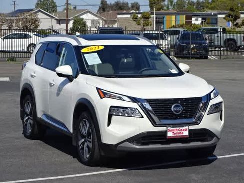 Used 2021 Nissan Rogue SL image 2