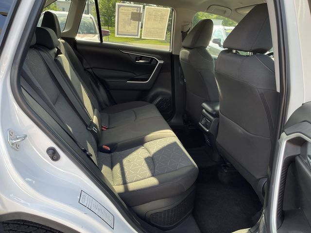 Used 2025 Toyota RAV4 XLE AWD/4WD image 21