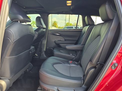 Used 2022 Toyota Highlander XSE image 13