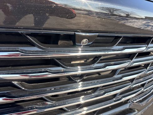 Used 2025 Buick Enclave Preferred image 3