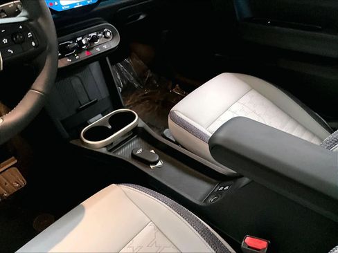 Certified 2025 MINI Cooper 2-Door Hardtop image 19