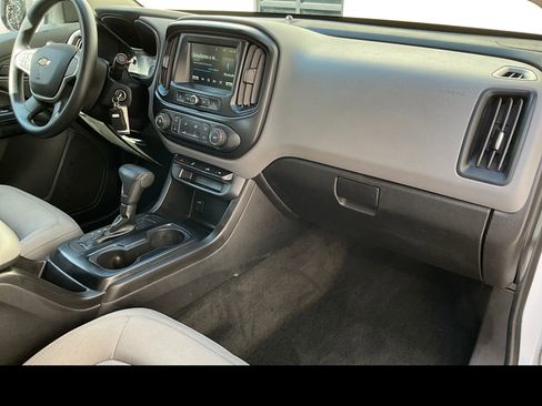 Used 2018 Chevrolet Colorado W/T w/ WT Convenience Package RWD image 9