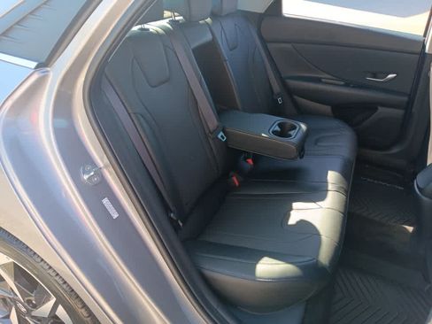 Used 2023 Hyundai Elantra Limited w/ Preferred Accessory Package FWD image 12