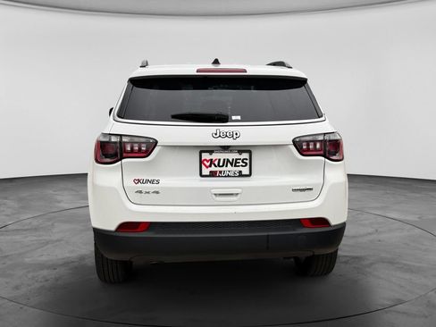 Used 2024 Jeep Compass Latitude AWD/4WD image 7
