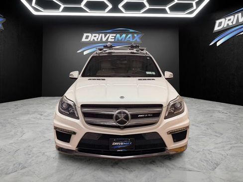 Used 2016 Mercedes-Benz GL 550 4MATIC image 2