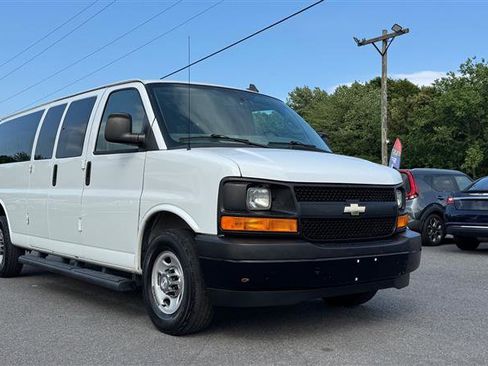 Used 2017 Chevrolet Express 3500 LS RWD image 5