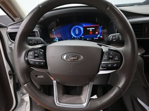 Used 2023 Ford Explorer Platinum w/ Technology Package AWD/4WD image 27