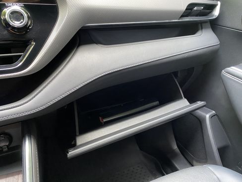 Used 2022 Toyota Highlander Platinum FWD image 32