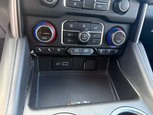 Used 2023 Chevrolet Suburban Premier image 15