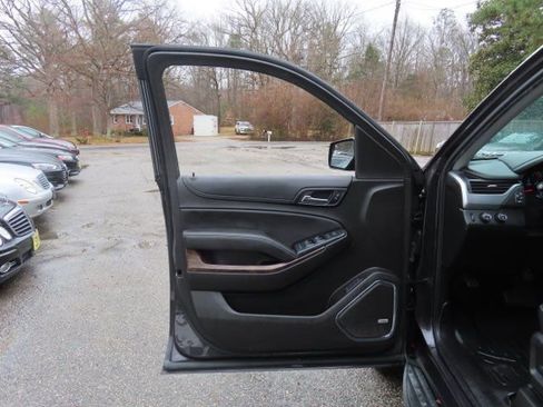 Used 2018 Chevrolet Tahoe LT image 18