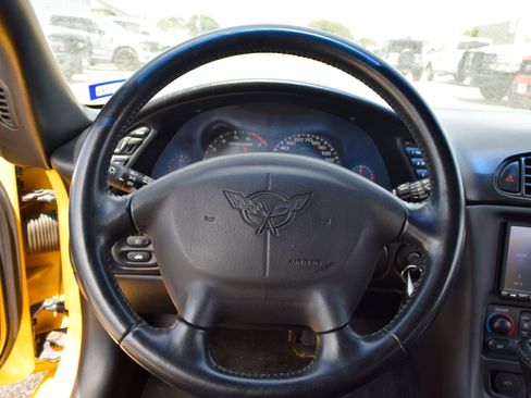 Used 2000 Chevrolet Corvette Convertible w/ Memory Pkg RWD image 5