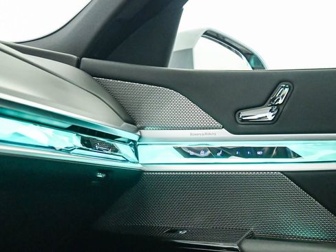 Certified 2023 BMW 740i RWD image 21