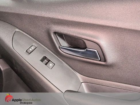 Used 2016 Chevrolet Trax LT w/ LT Sun and Sound Package image 38