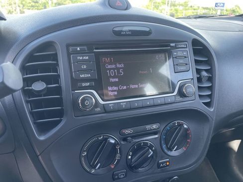 Used 2015 Nissan Juke S FWD image 10