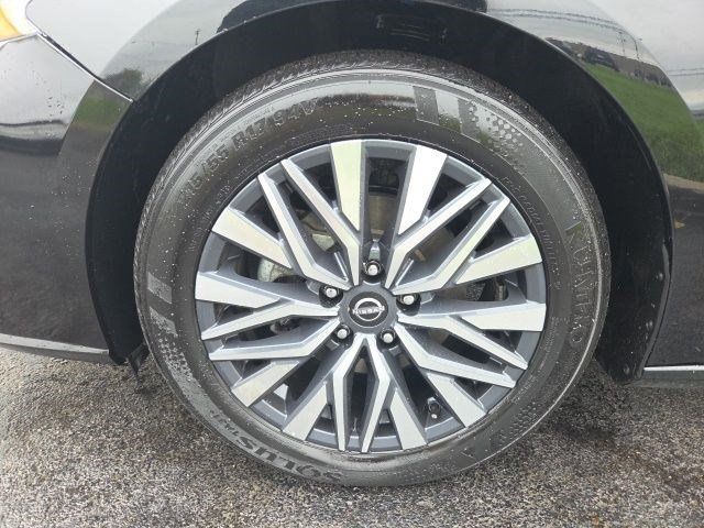 Used 2025 Nissan Altima 2.5 SV FWD image 44