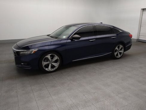 Used 2018 Honda Accord Touring image 2