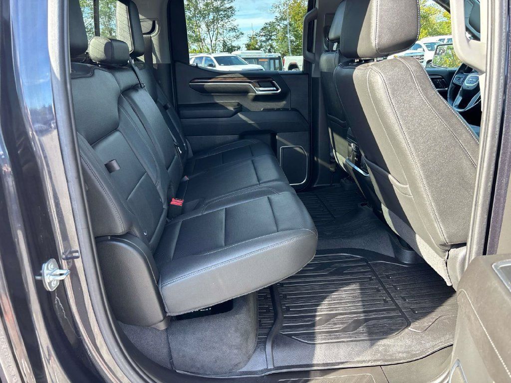 Used 2023 GMC Sierra 1500 SLT w/ SLT Premium Package AWD/4WD image 18