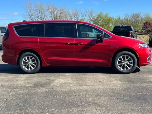 New 2026 Chrysler Pacifica Select AWD/4WD image 47