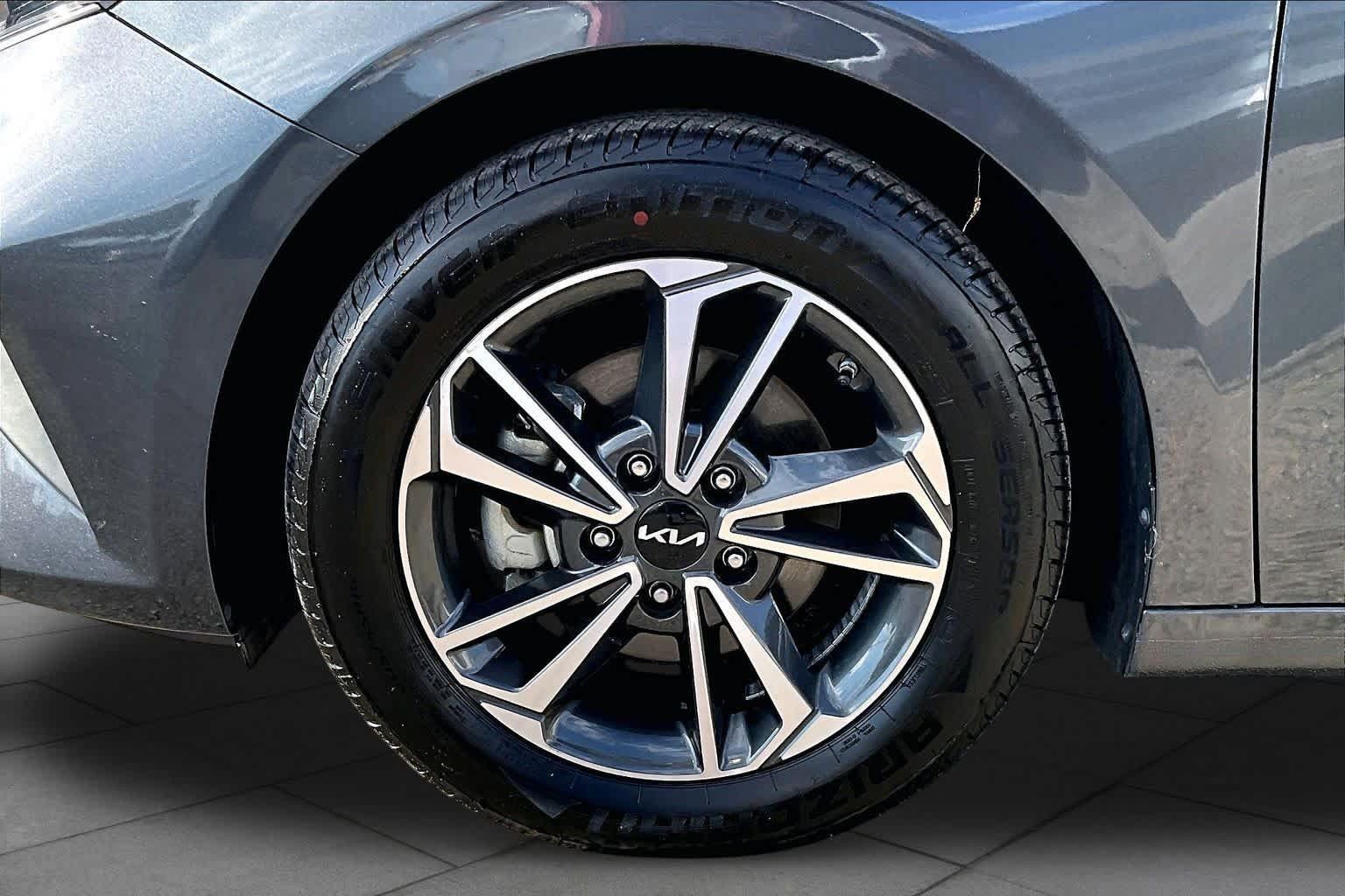 Used 2022 Kia Forte LXS FWD image 11