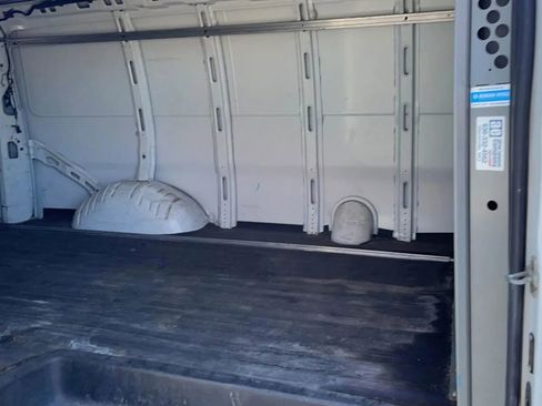 Used 2013 Chevrolet Express 2500 RWD image 35