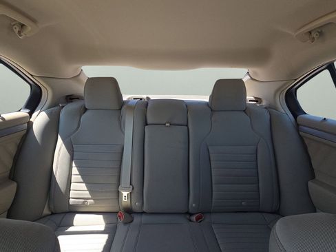 Used 2018 Ford Taurus SE image 15