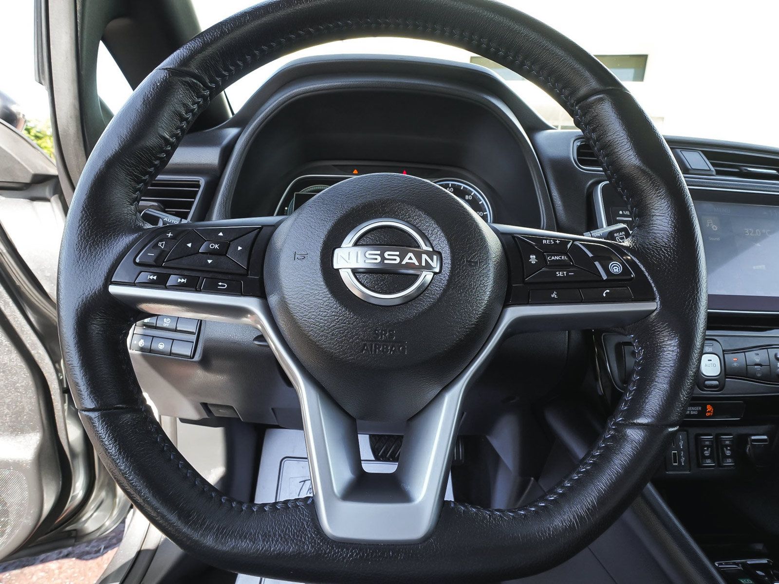 Used 2023 Nissan Leaf SV Plus FWD image 18