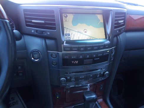 Used 2008 Lexus LX 570 4WD w/ Technology Pkg image 8
