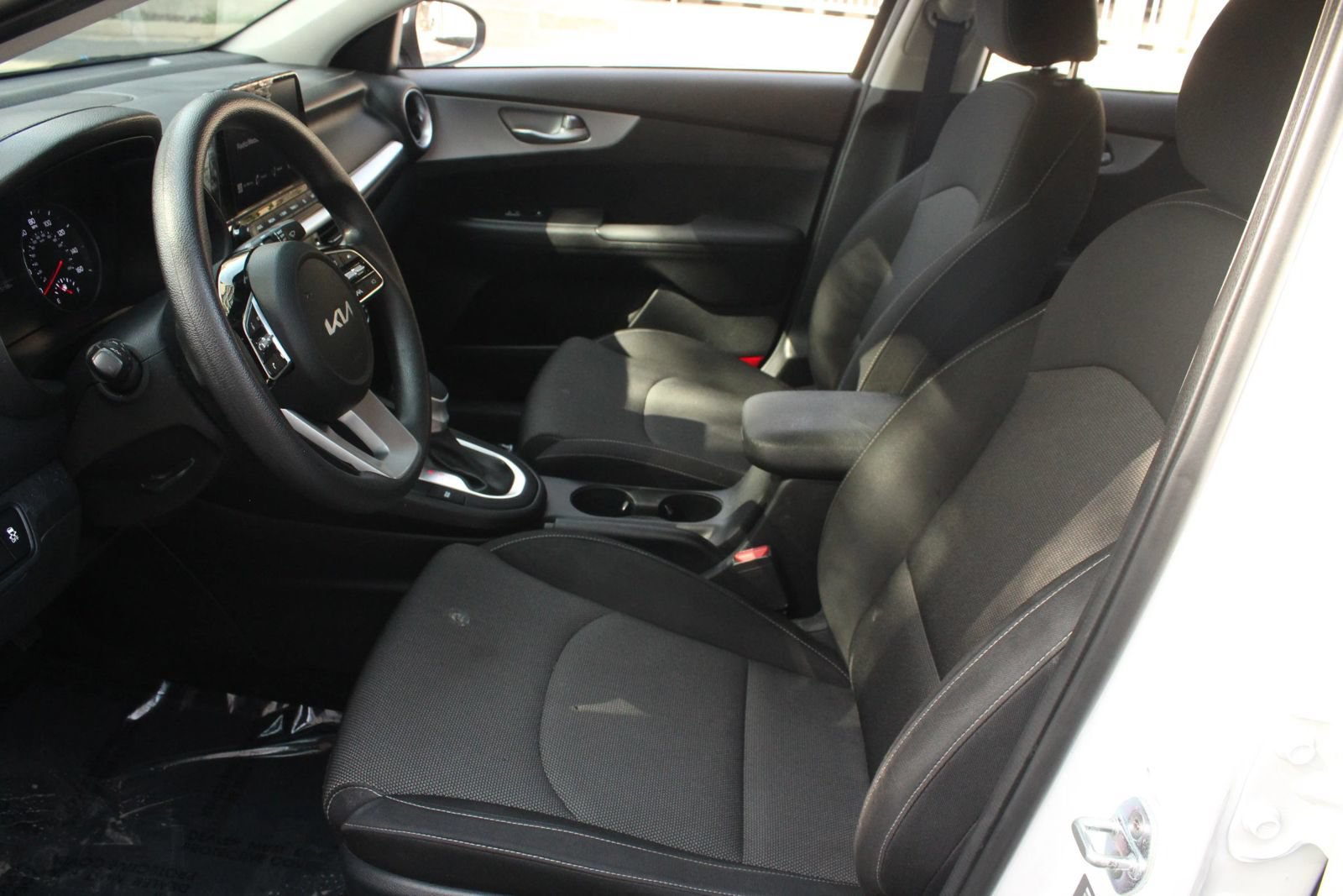 Used 2022 Kia Forte LXS FWD image 13
