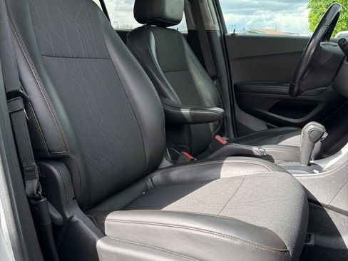 Used 2022 Chevrolet Trax LT w/ Driver Confidence Package image 8