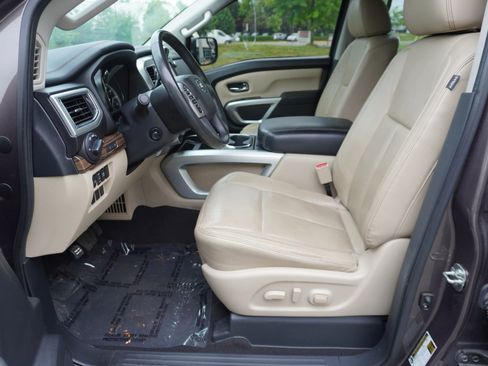 Used 2017 Nissan Titan SL AWD/4WD image 9