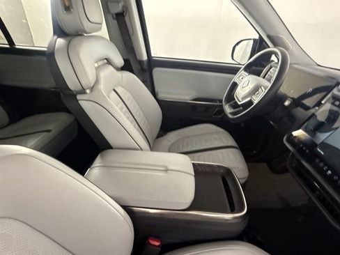 Used 2023 Rivian R1S Adventure AWD/4WD image 39