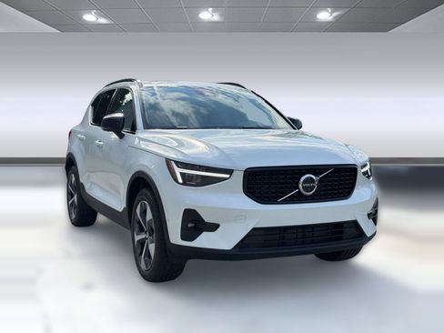 New 2026 Volvo XC40 B5 Plus w/ Climate Package AWD/4WD image 7