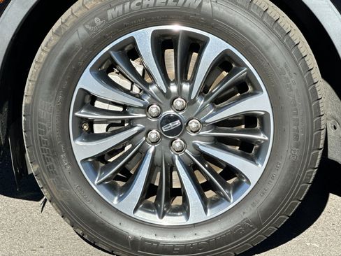 Used 2022 Lincoln Nautilus Reserve image 31